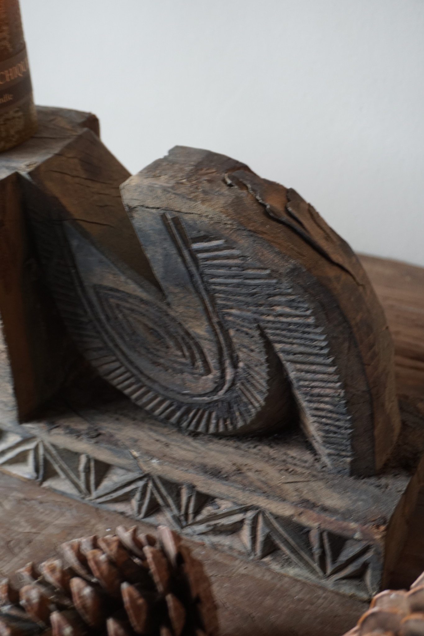 Aura Peeperkorn Ornament Oud Hout - Kaarshouder L55xD12xH17