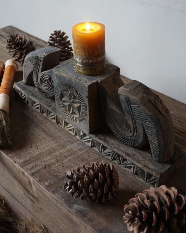 Aura Peeperkorn Ornament Oud Hout - Kaarshouder L55xD12xH17