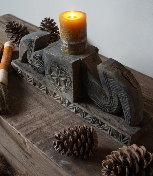 Aura Peeperkorn Ornament Oud Hout - Kaarshouder L55xD12xH17