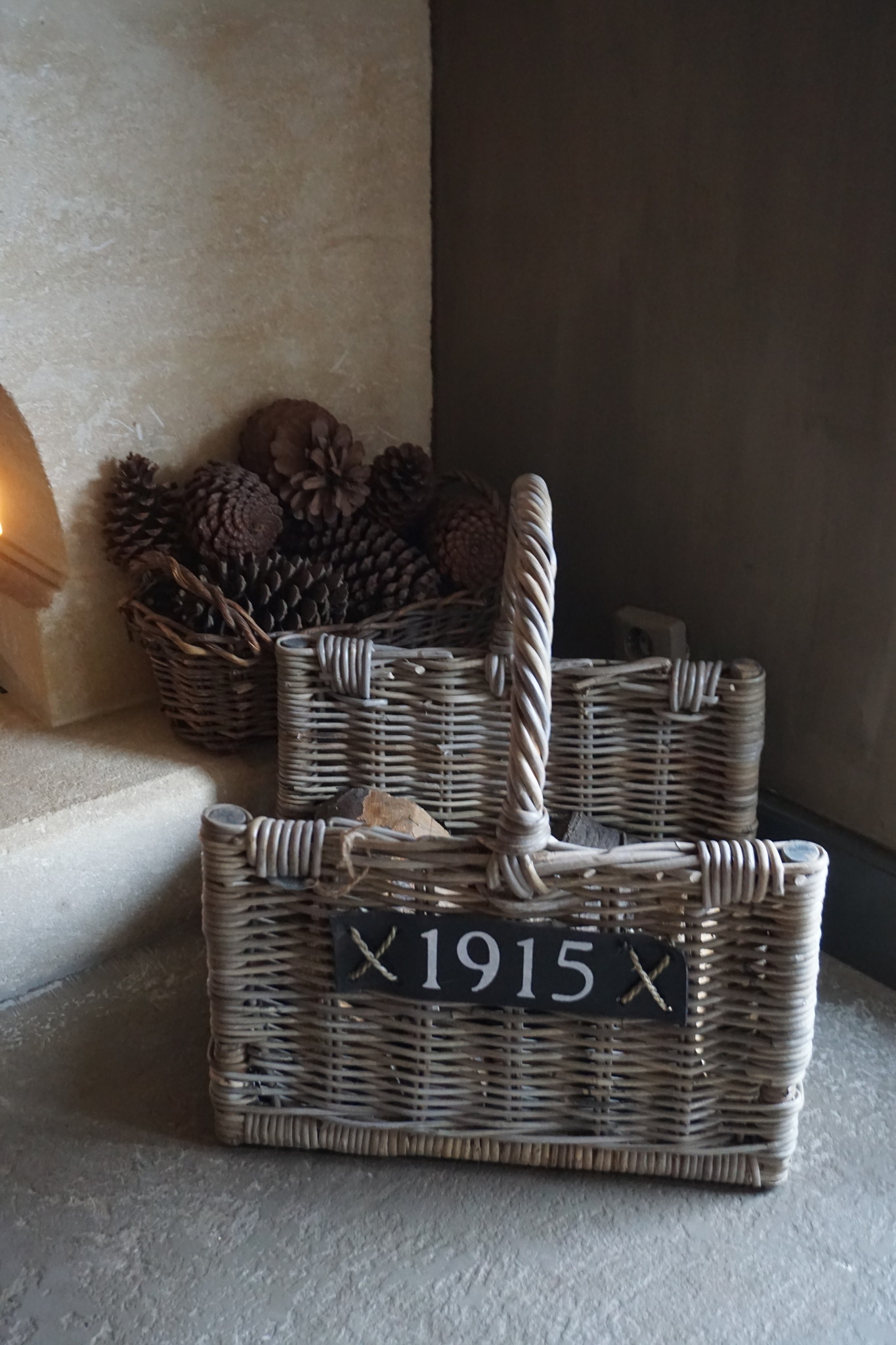 Giga Meubel Rotan Houtmand Met Wieltjes - 64x39x42cm - Haardmand | Leen
