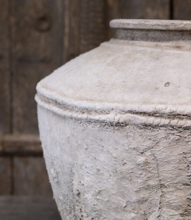 Be-Uniq Oude Indonesische Stenen Kruik | H50xB55xD55