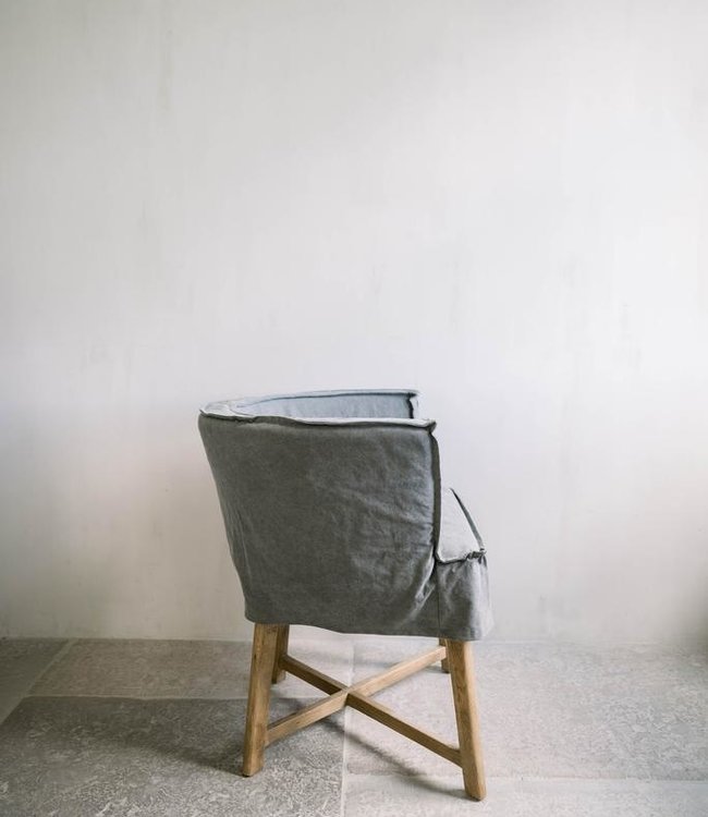 LEEFF Woodie (woody)  kuipstoel Dark Grey linnen met houten poten