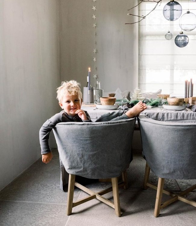 LEEFF Woodie (woody)  kuipstoel Dark Grey linnen met houten poten