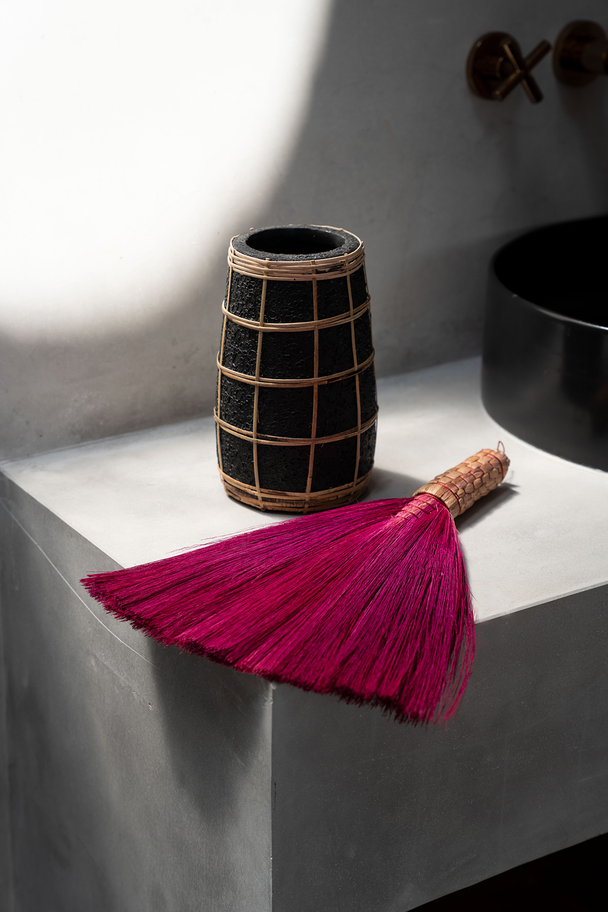 Bazar Bizar De Cutie Vaas - Zwart Naturel - S | H22 x B14 cm