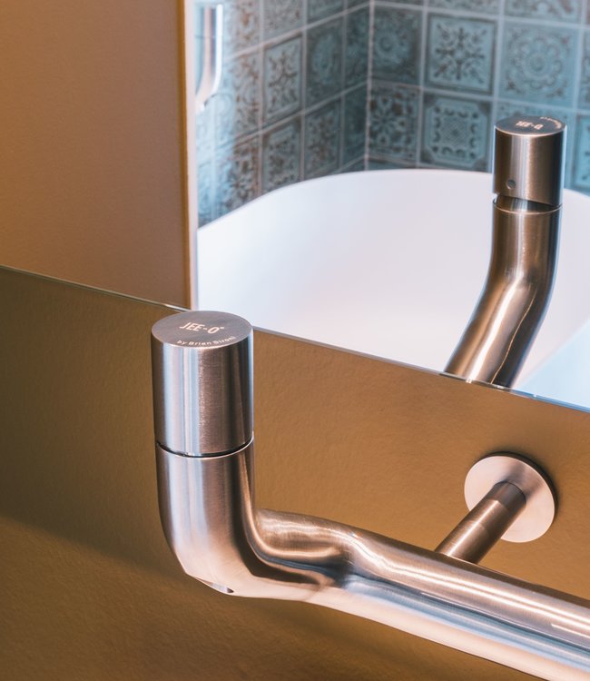 JEE-O Flow wand wastafelkraan met handdoekstang | Geborsteld RVS