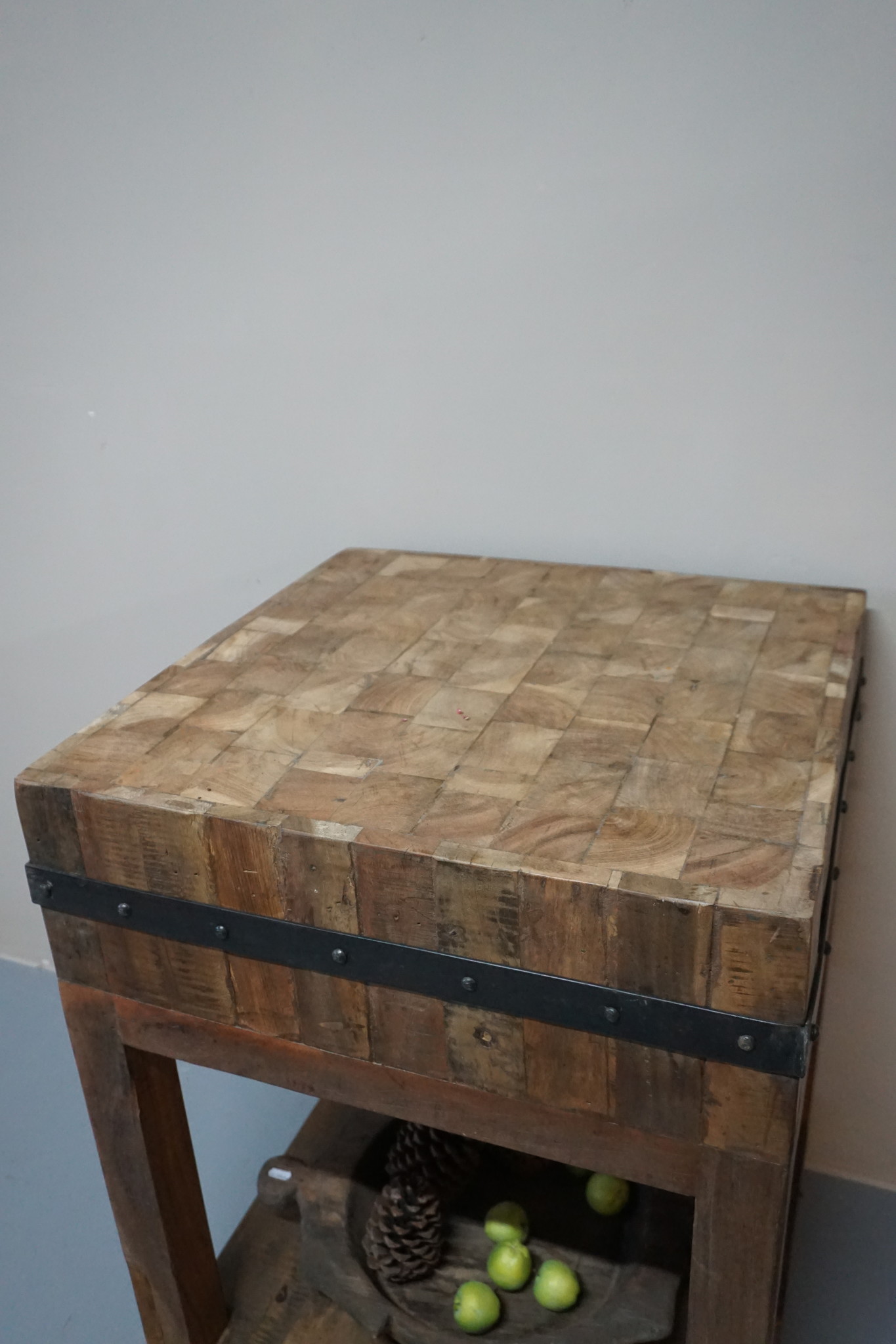 Rene Houtman Hakblok Tafeltje Oud Teak - H86,5 x B60 x D60 cm
