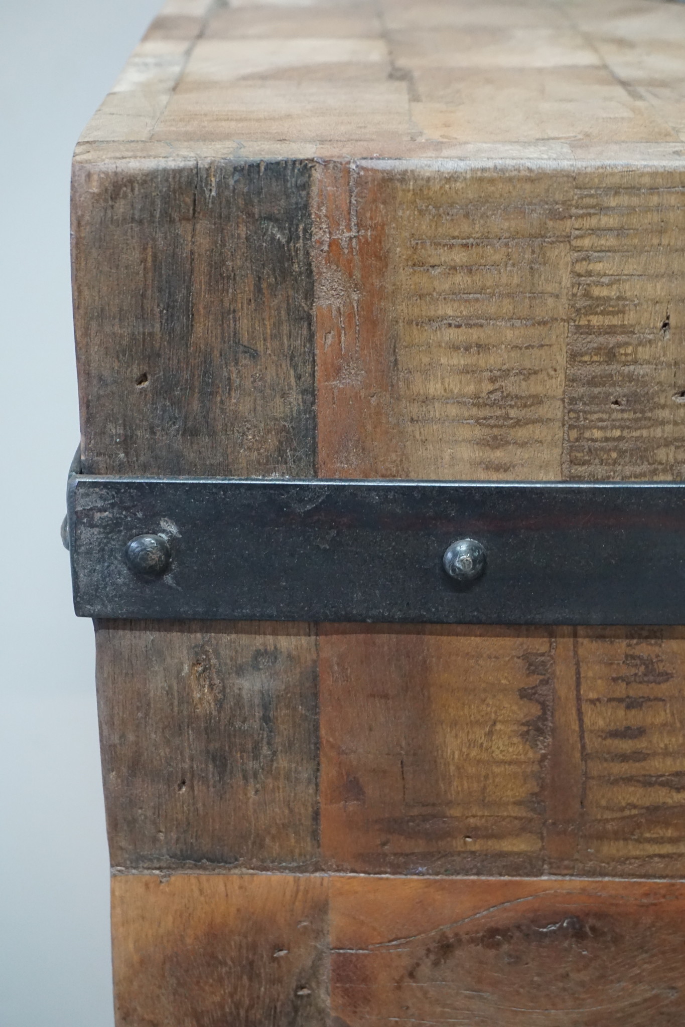 Rene Houtman Hakblok Tafeltje Oud Teak - H86,5 x B60 x D60 cm