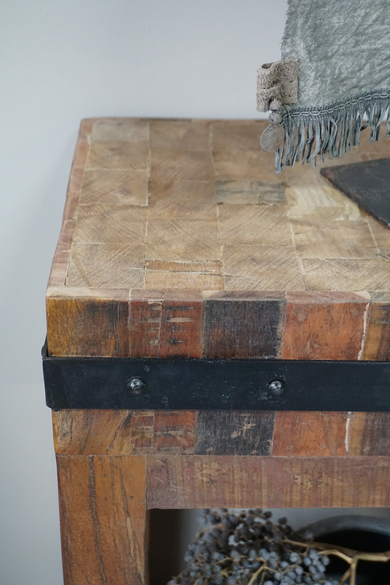 Rene Houtman Hakblok Tafeltje Oud Teak - H77 x B130 x D30 cm