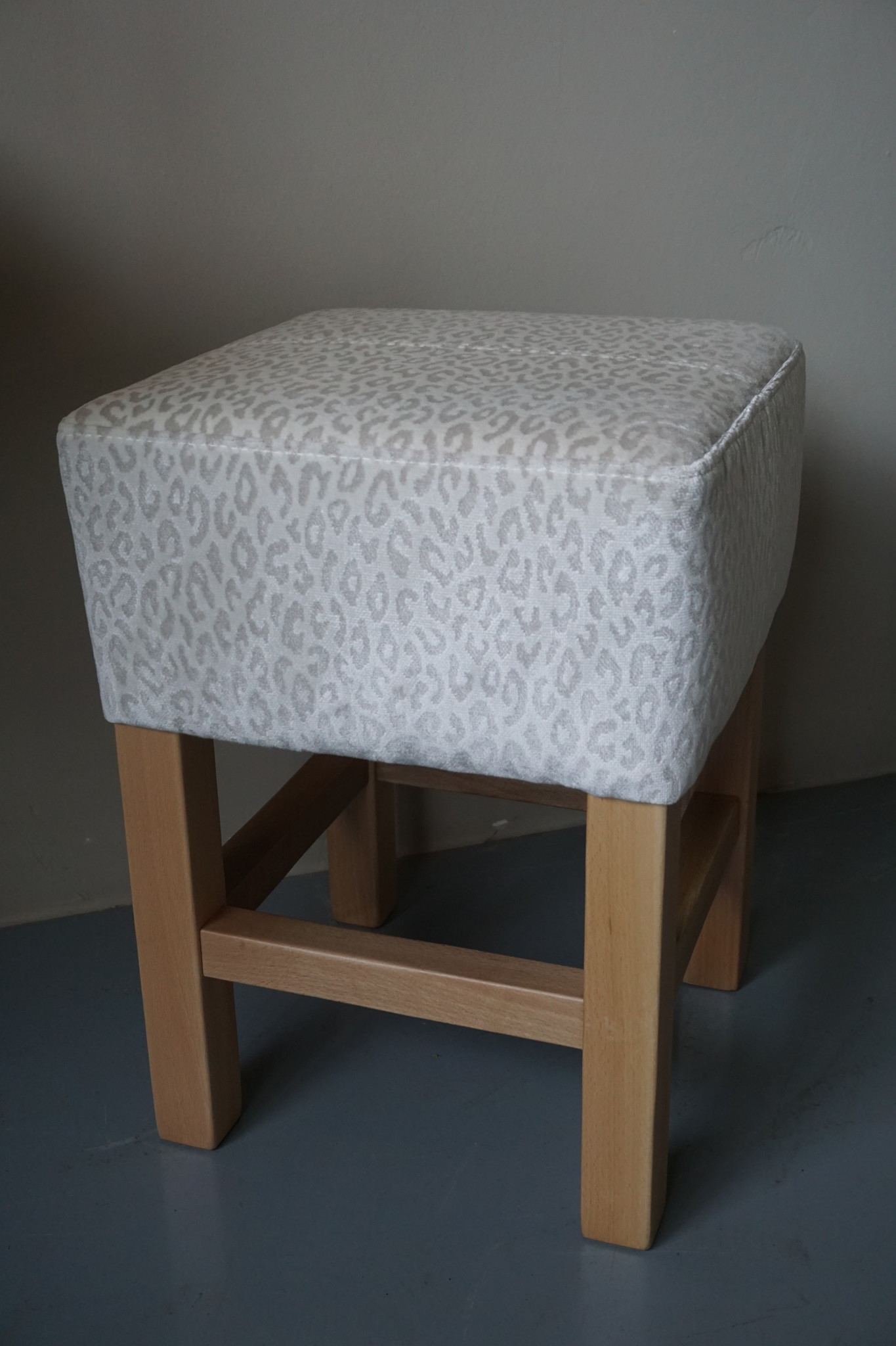 Rene Houtman Kruk Panterprint | Wit | H50 x B37 x D37 cm