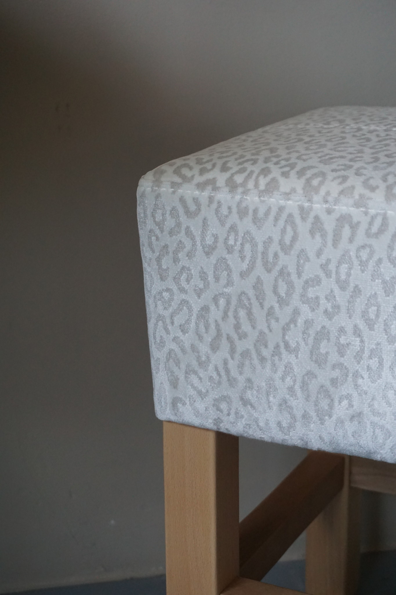 Rene Houtman Kruk Panterprint | Wit | H50 x B37 x D37 cm