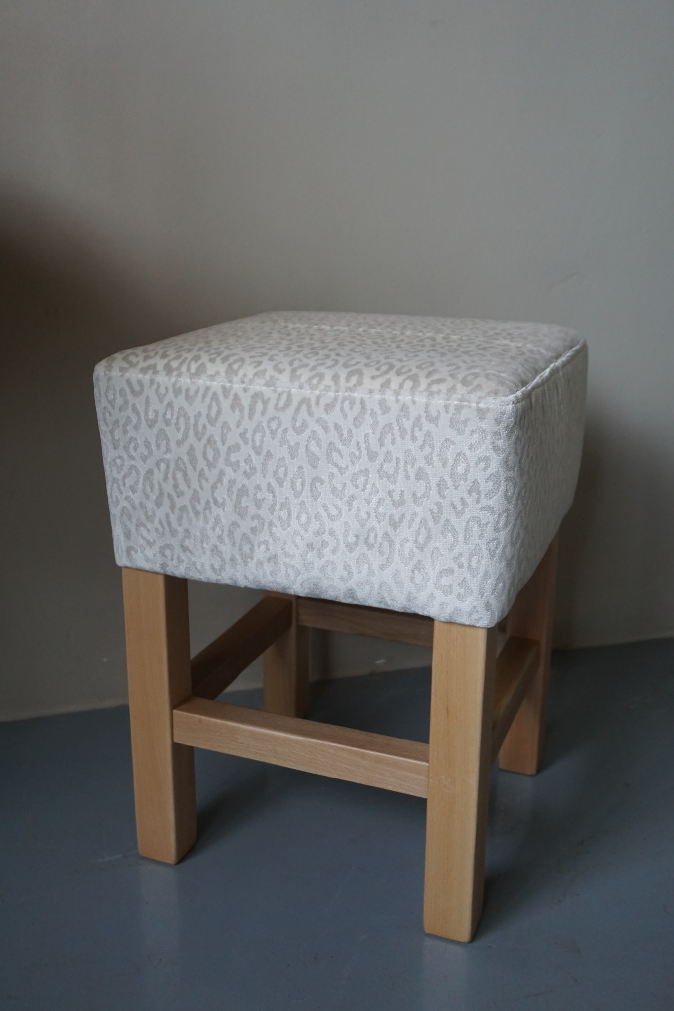 Rene Houtman Kruk Panterprint | Wit | H50 x B37 x D37 cm