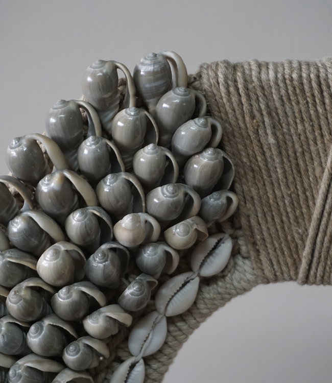 Rene Houtman Schelpenkraag Rond | H56 x B37 cm