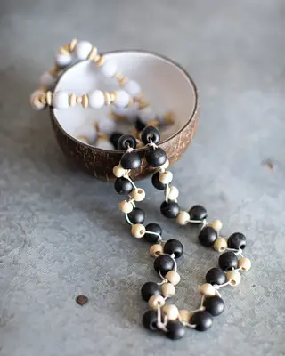 Bazar Bizar Decoratie- Halsketting | Canggu | Naturel Zwart