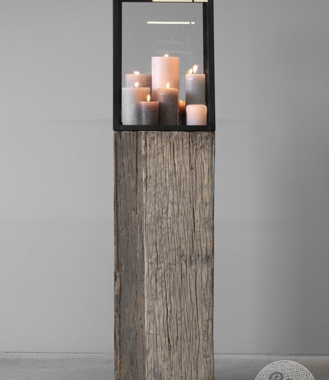 Be-Uniq Set Glazen Display Op Houten Zuil | 3 Maten