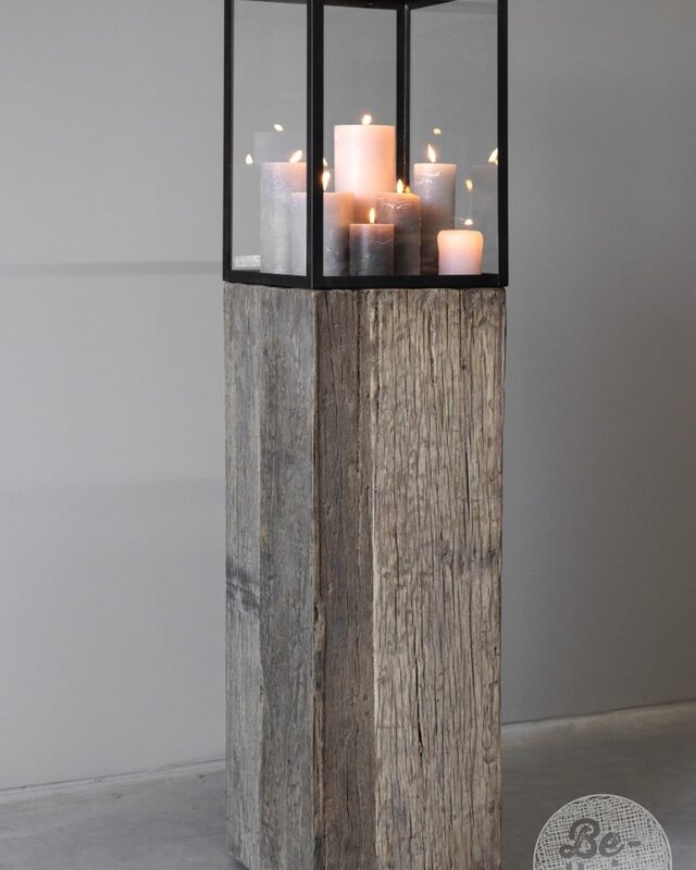 Be-Uniq Set Glazen Display Op Houten Zuil | 3 Maten
