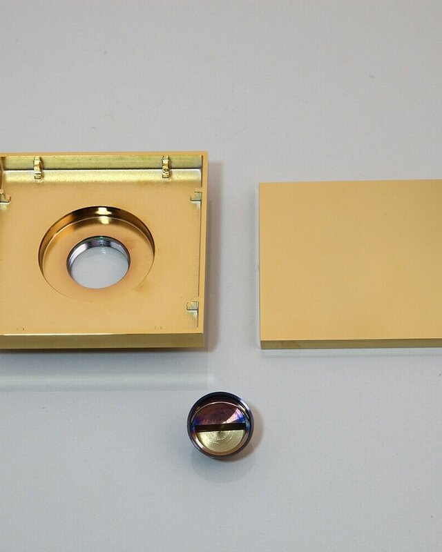 Rene Houtman Stijlvolle Doucheput | Gouden Afwerking 15x15