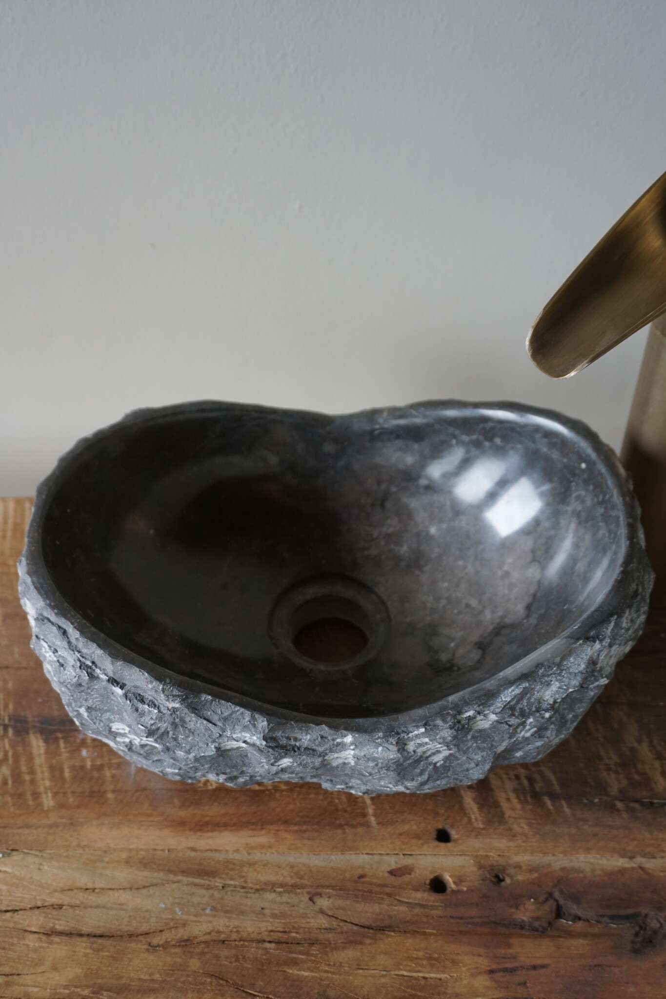Loutro Bathroomware Waskom Natuursteen | Gekapt Grijs/Zwart | Meerdere Maten