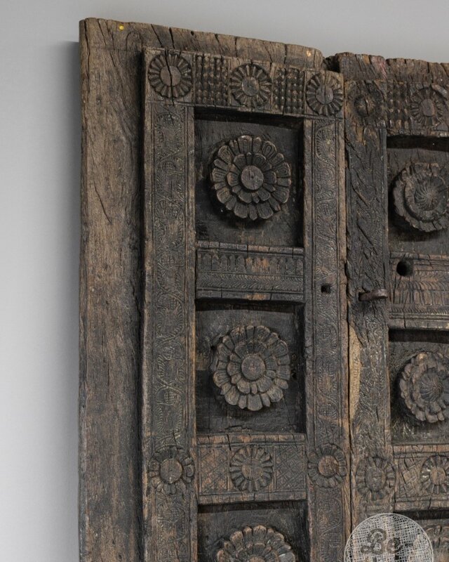 Be-Uniq Oud Snijwerk Paneel Tribal | Nepal | H137 x B79 x D8cm
