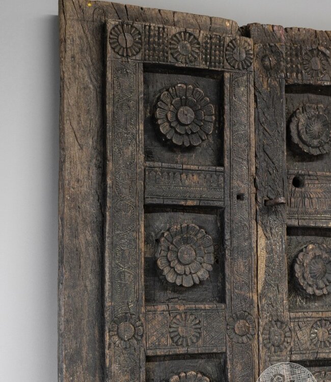 Be-Uniq Oud Snijwerk Paneel Tribal | Nepal | H137 x B79 x D8cm