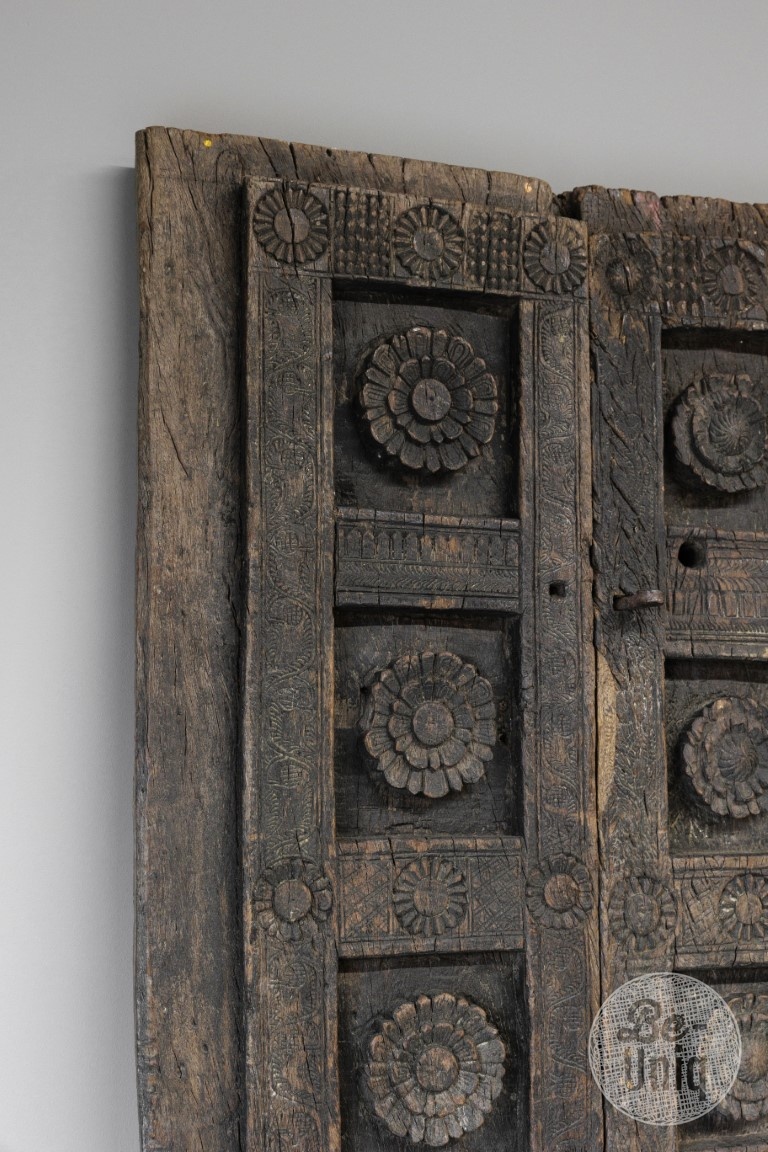Be-Uniq Oud Snijwerk Paneel Tribal | Nepal | H137 x B79 x D8cm