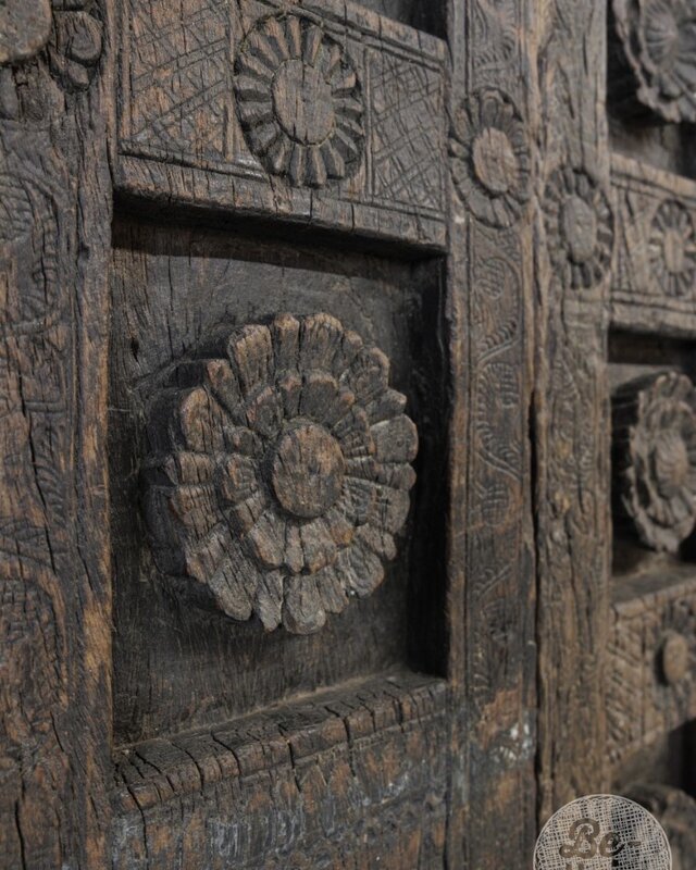 Be-Uniq Oud Snijwerk Paneel Tribal | Nepal | H137 x B79 x D8cm