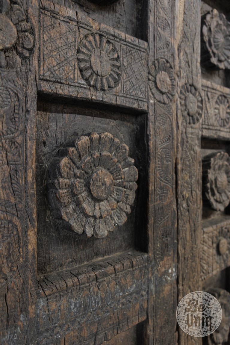 Be-Uniq Oud Snijwerk Paneel Tribal | Nepal | H137 x B79 x D8cm