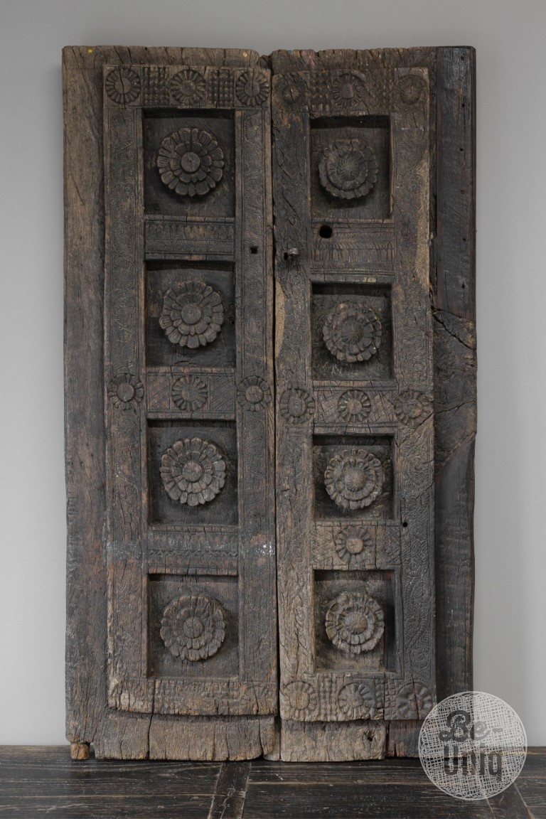 Be-Uniq Oud Snijwerk Paneel Tribal | Nepal | H137 x B79 x D8cm