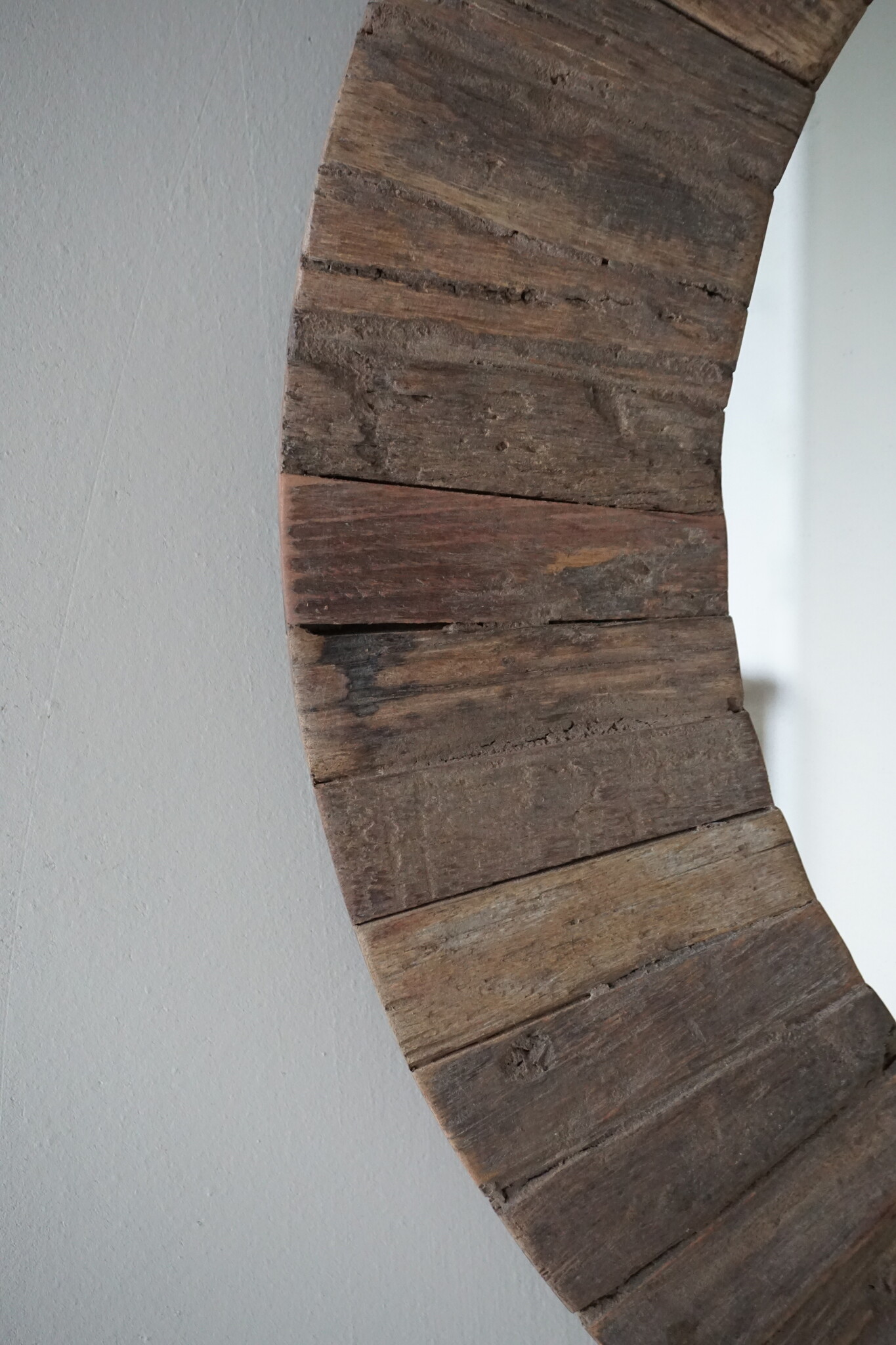 Be-Uniq Spiegel | Oud Hout | Nobis | Ø61 cm
