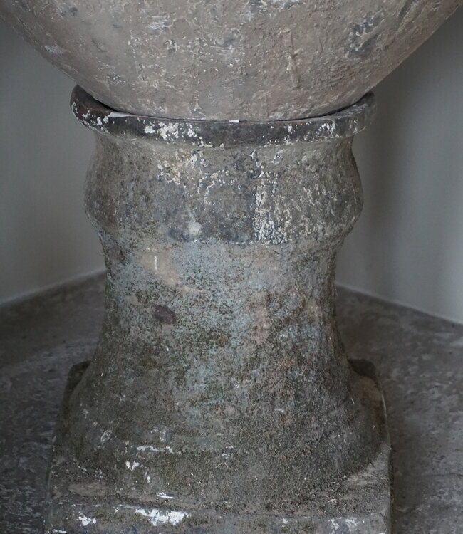 Rene Houtman Indonesische Pot Met Voet | H91 x D55 cm