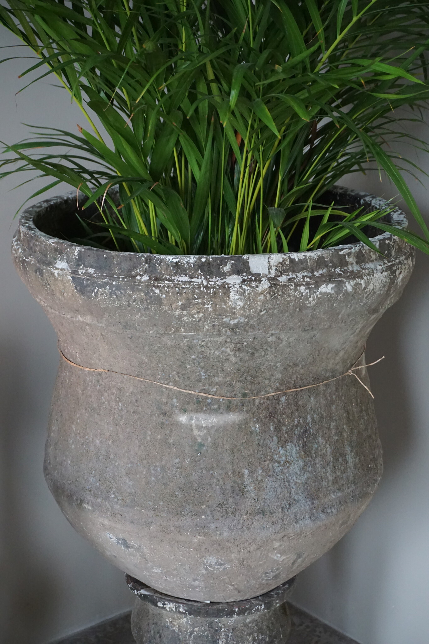Rene Houtman Indonesische Pot Met Voet | H91 x D55 cm