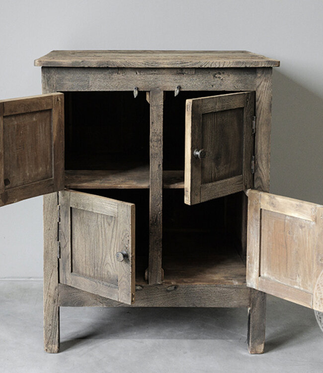 Be-Uniq 4-Deurs Kastje | Rustiek Verweerd | H90xB71xD55 Cm