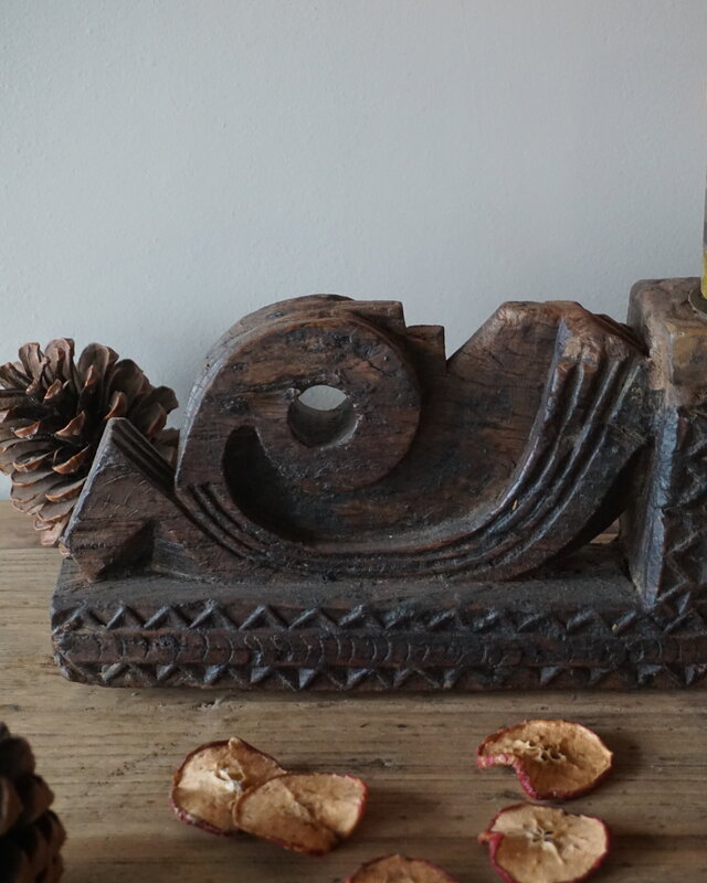 Rene Houtman Uniek Houten Ornament Kandelaar | H16 x B61 x D8 cm