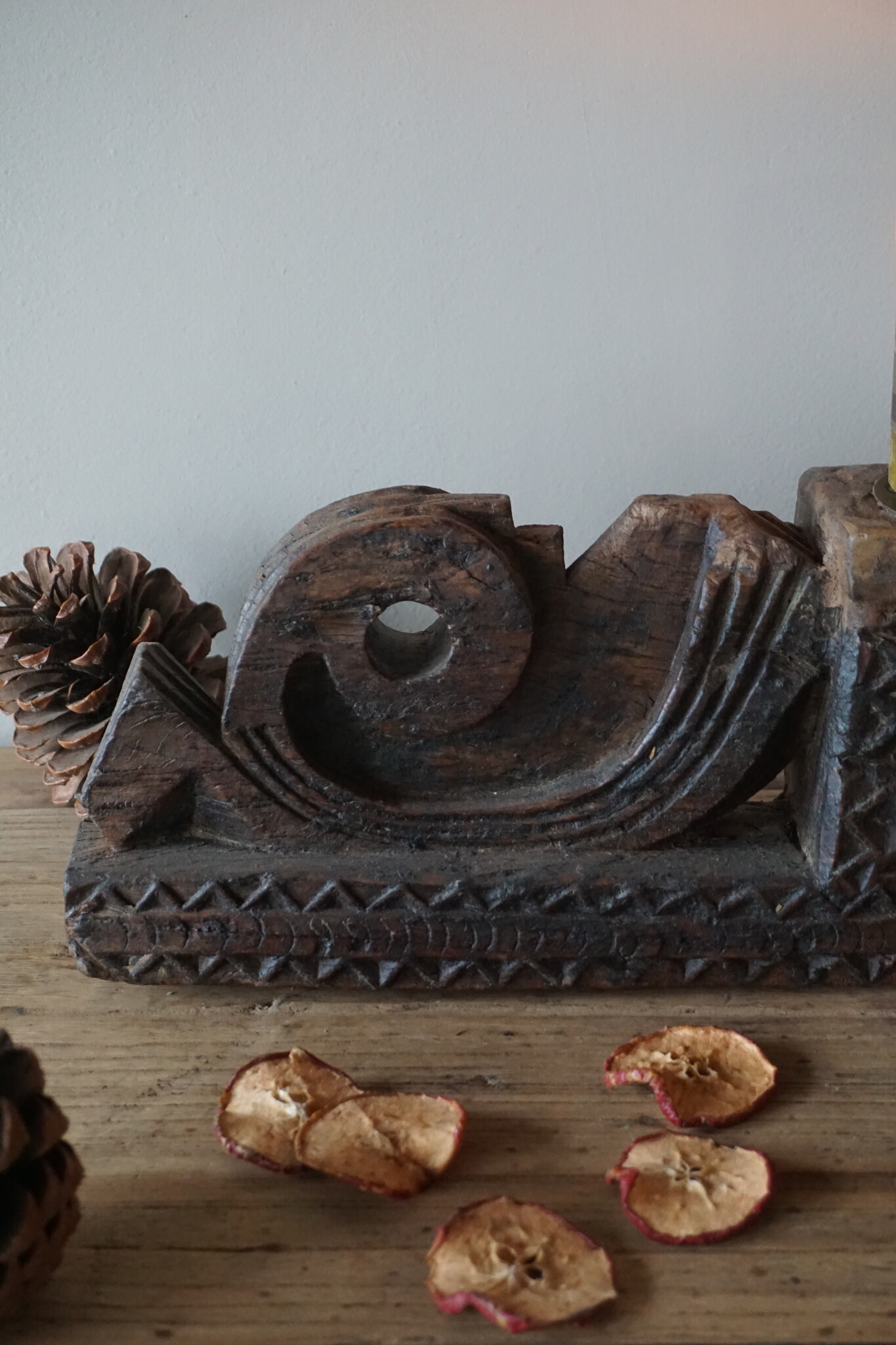 Rene Houtman Uniek Houten Ornament Kandelaar | H16 x B61 x D8 cm