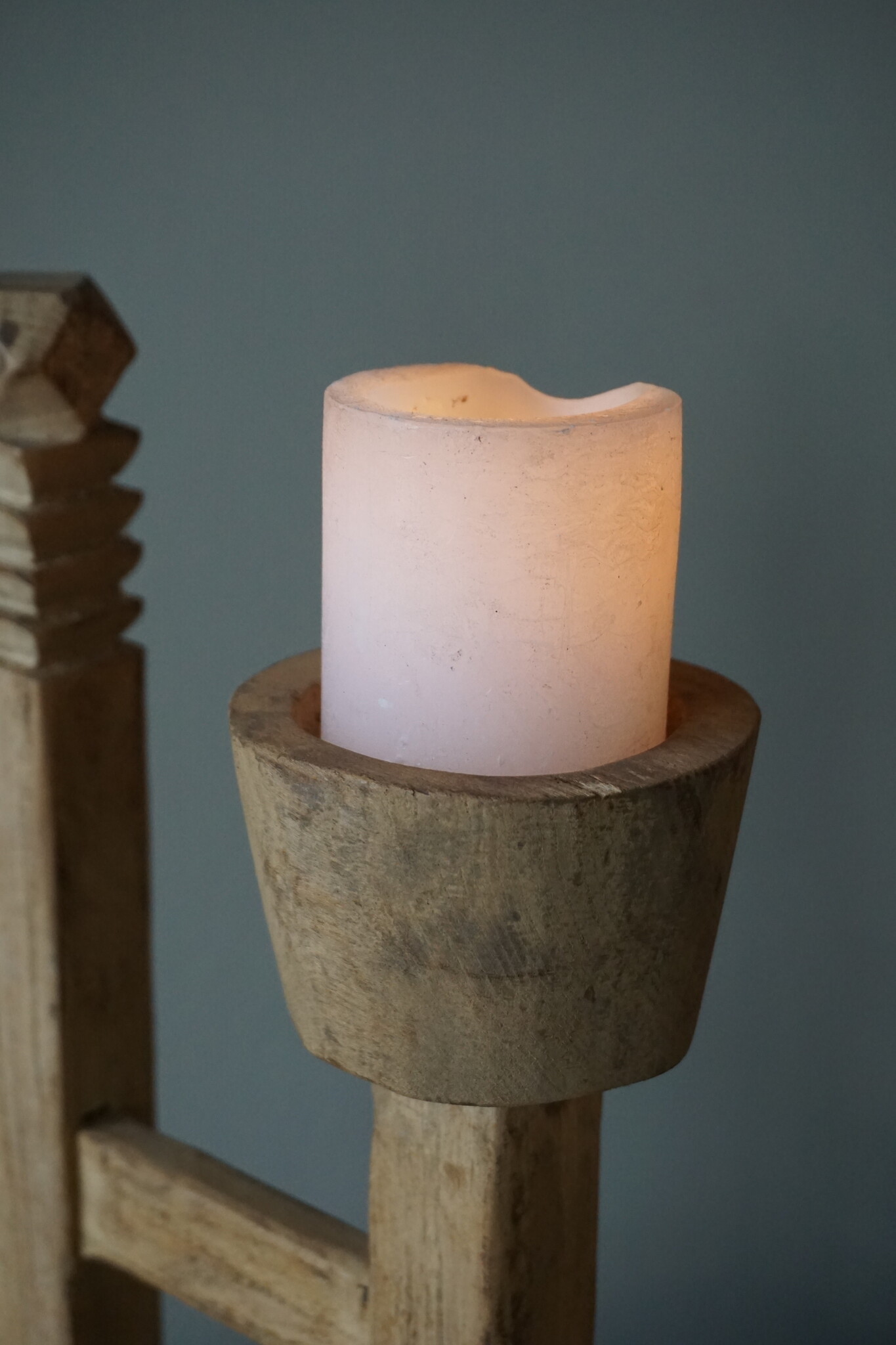Rene Houtman Oud Houten Kandelaar | H41 x B30 x D15 cm