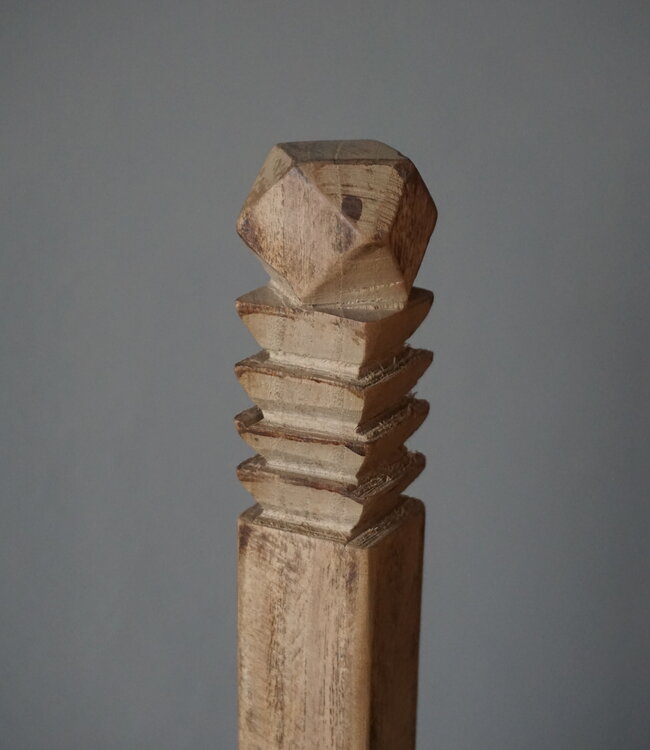 Rene Houtman Oud Houten Kandelaar | H41 x B30 x D15 cm