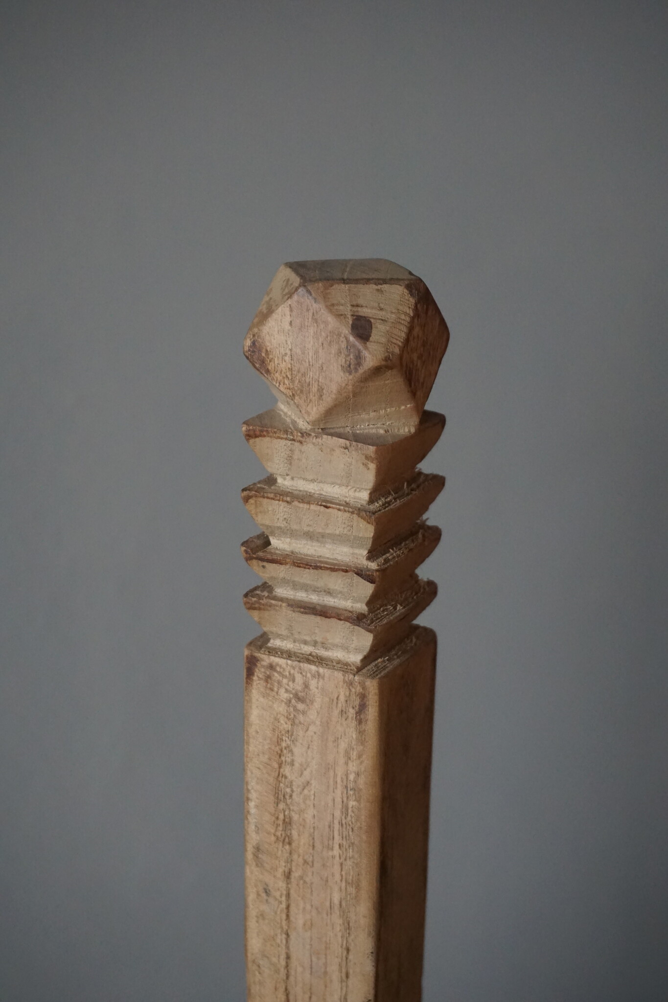 Rene Houtman Oud Houten Kandelaar | H41 x B30 x D15 cm