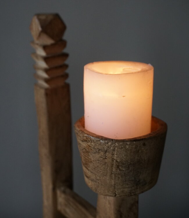 Rene Houtman Oud Houten Kandelaar | H41 x B30 x D15 cm