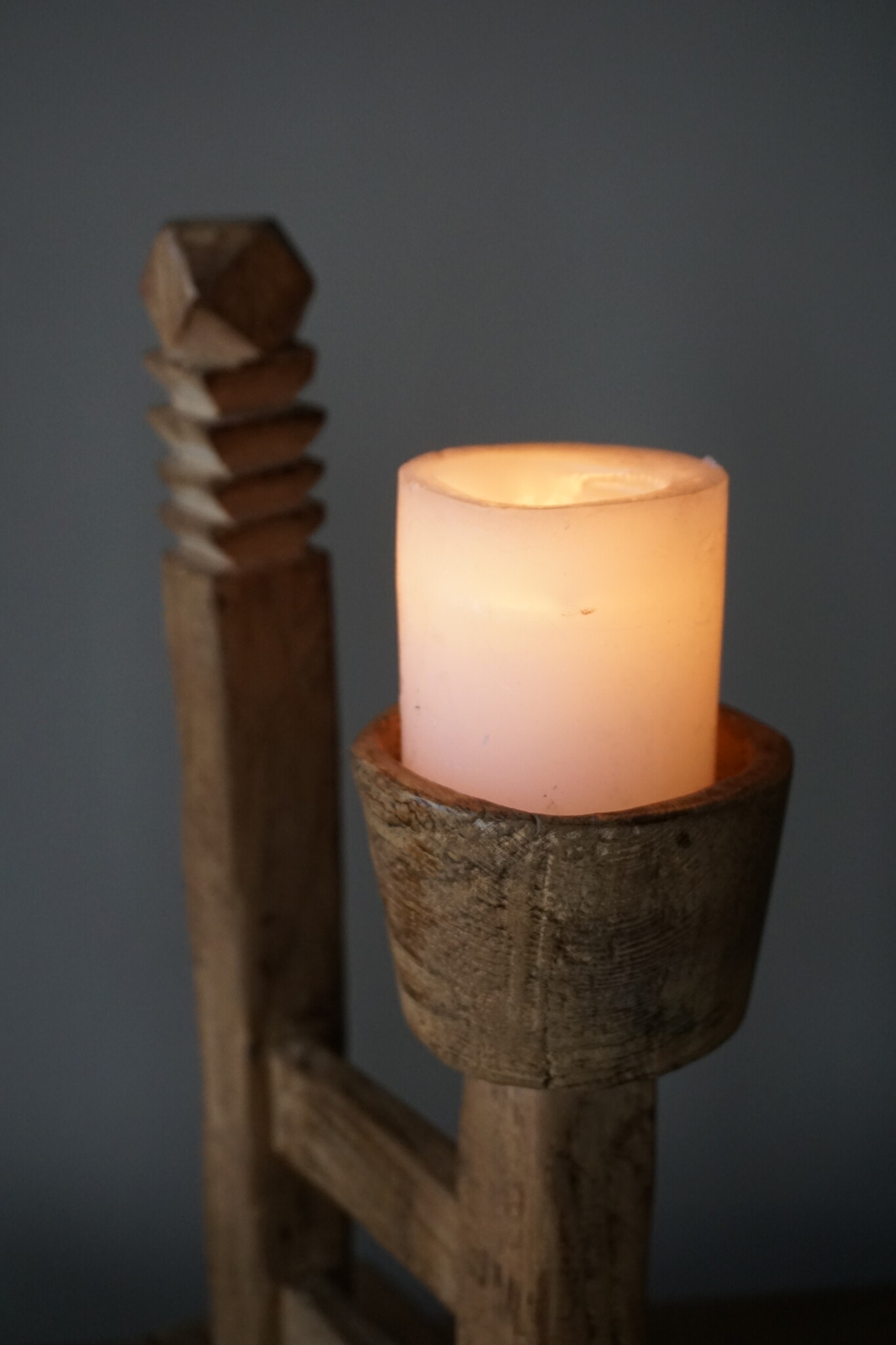 Rene Houtman Oud Houten Kandelaar | H41 x B30 x D15 cm