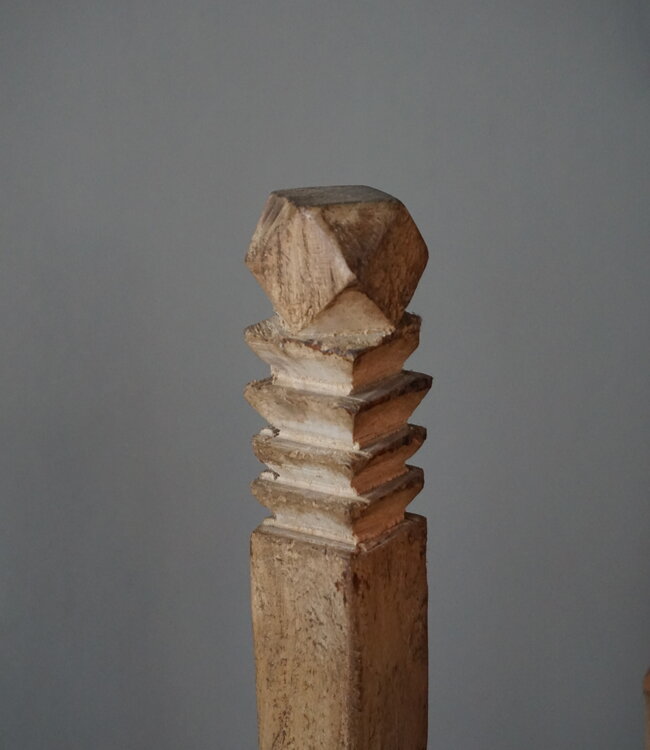 Rene Houtman Oud Houten Kandelaar | H41 x B30 x D15 cm