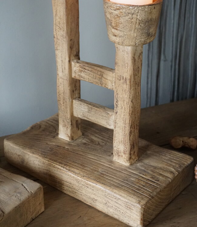 Rene Houtman Oud Houten Kandelaar | H41 x B30 x D15 cm