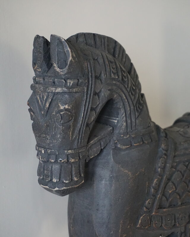 Rene Houtman Houten Paard | Op Standaard | H44 x B34 x D10 cm