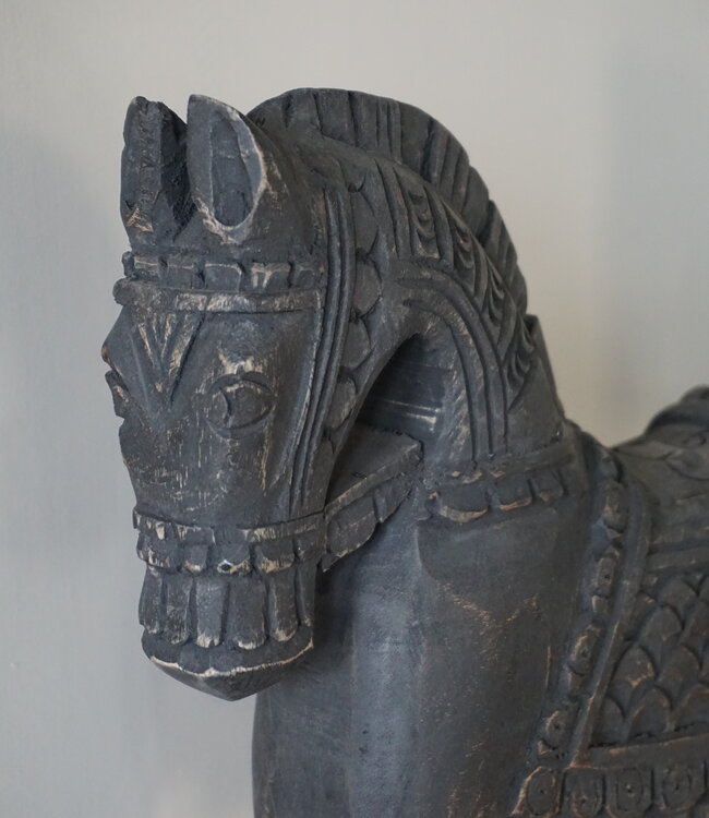 Rene Houtman Houten Paard | Op Standaard | H44 x B34 x D10 cm