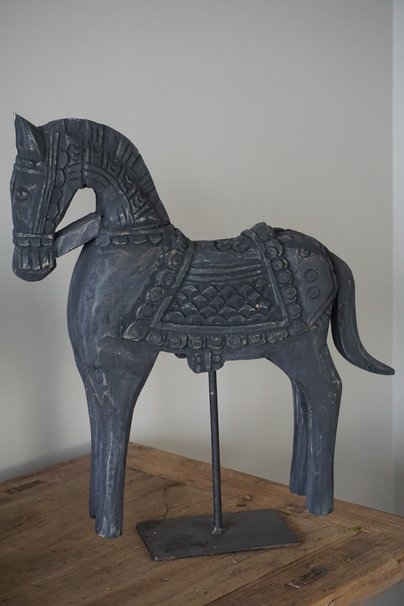 Rene Houtman Houten Paard | Op Standaard | H44 x B34 x D10 cm