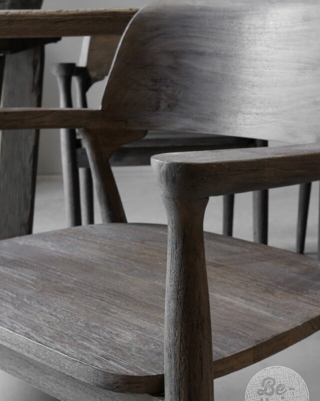 Be-Uniq Armstoel | Vergrijsd Teak | H81xB58xD50 Cm