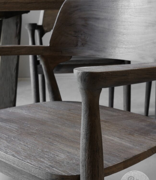 Be-Uniq Armstoel | Vergrijsd Teak | H81xB58xD50 Cm