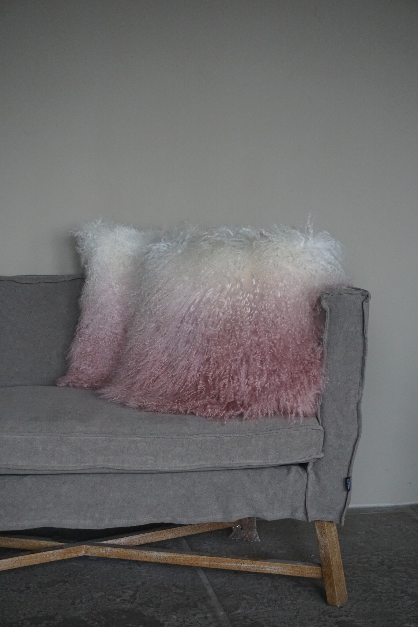 Rene Houtman Kussen Lamsvacht | Ivory To Pink | 50x50 cm
