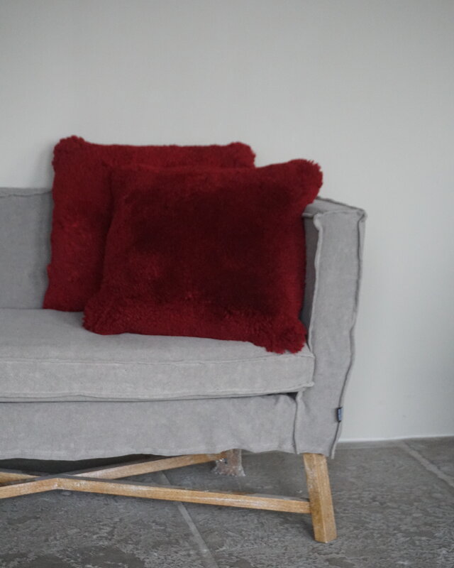 Rene Houtman Kussen Lamsvacht Kort | Bordeaux | 50x50 cm