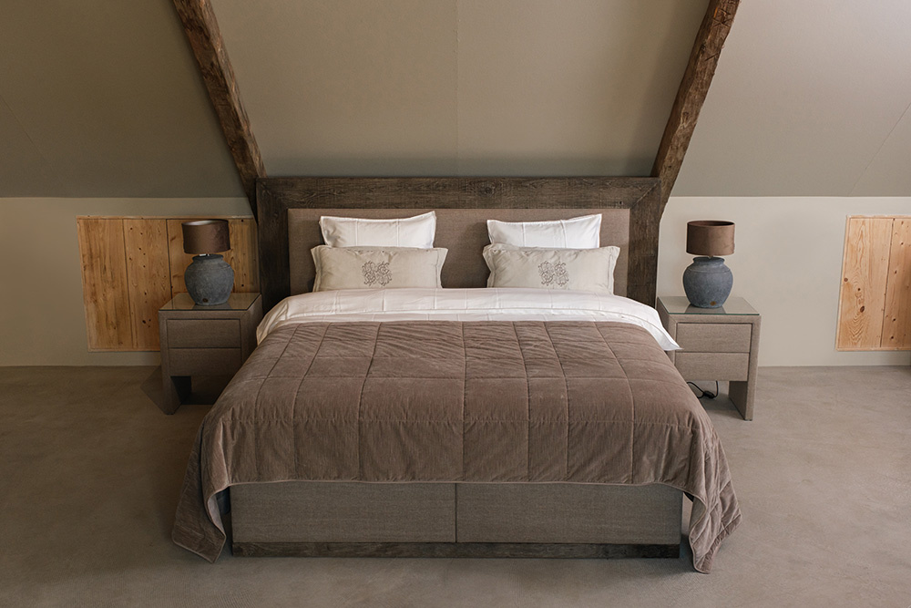 Rene Houtman Boxspring Bed Woods Oud Eikenhout Kiss Army