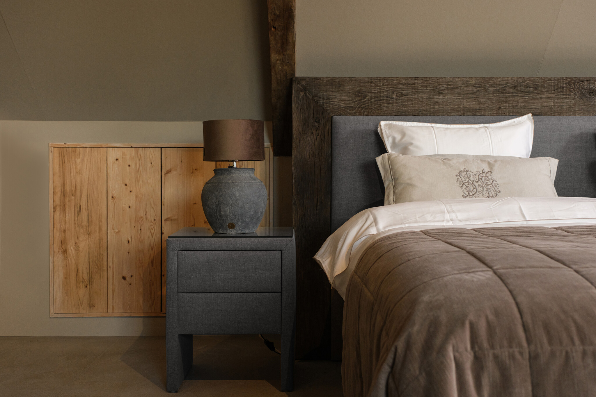 Rene Houtman Boxspring Bed Woods Oud Eikenhout Kiss Light Grey