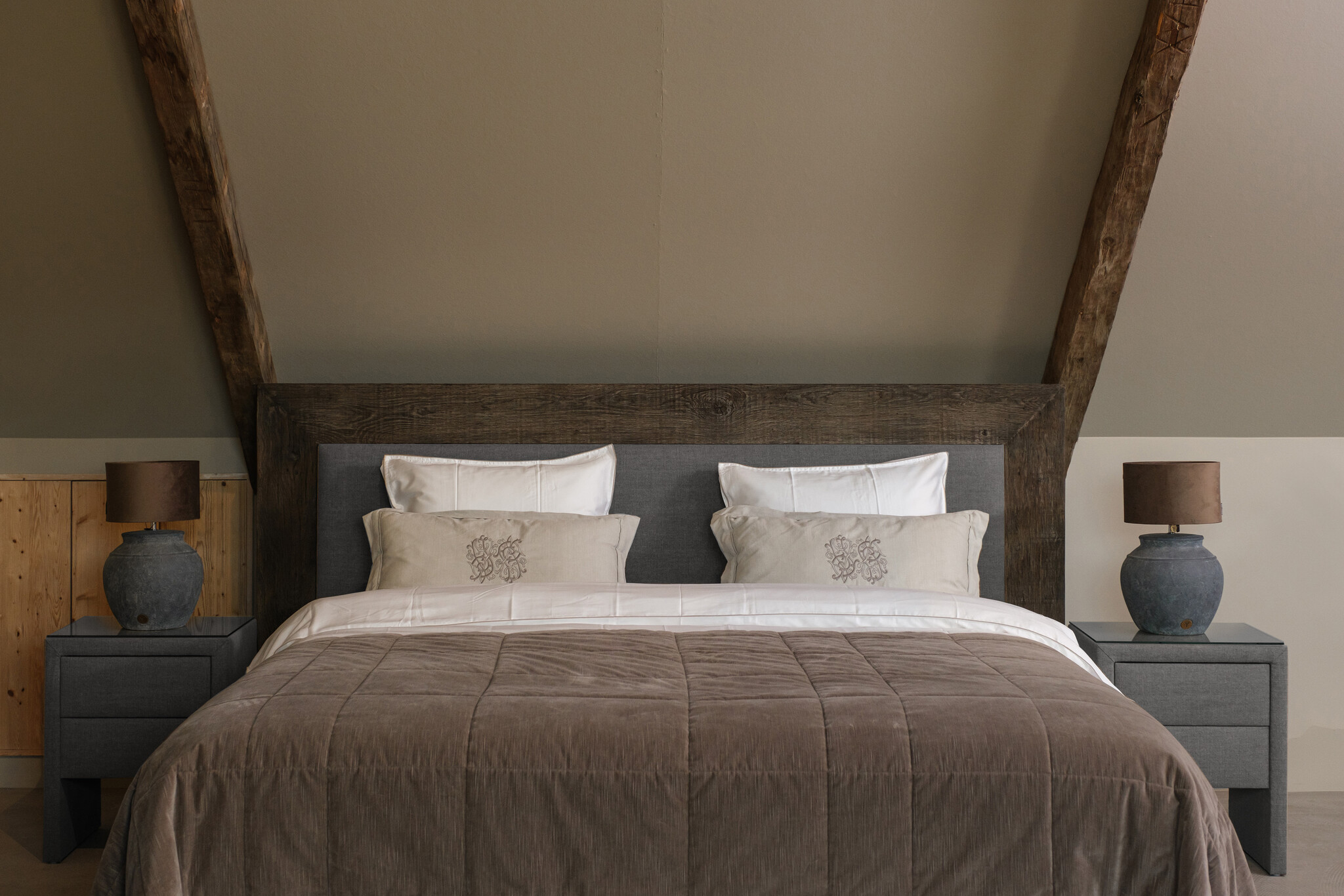 Rene Houtman Boxspring Bed Woods Oud Eikenhout Kiss Light Grey